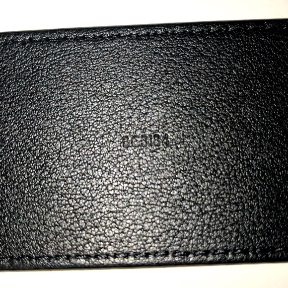 Authentic Louis Vuitton Belt 40MM, M9475, 90/36 - Picture 4 of 5